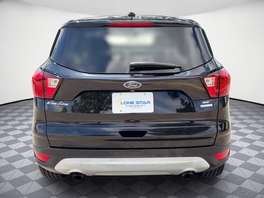 Used 2019 Ford Escape SE FWD image 11