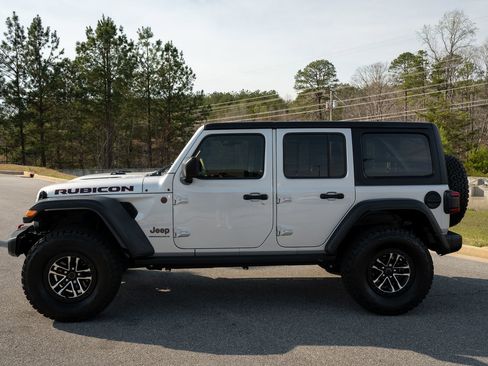 Used 2024 Jeep Wrangler Unlimited Rubicon w/ XTREMEE 35" Tire Package AWD/4WD image 5
