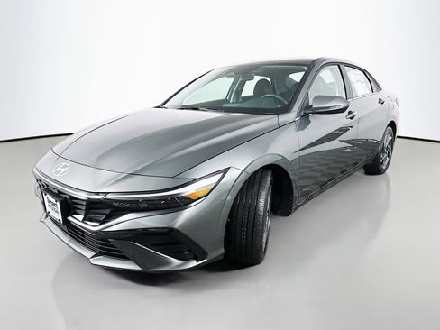 New 2026 Hyundai Elantra Limited w/ Cargo Package FWD image 3