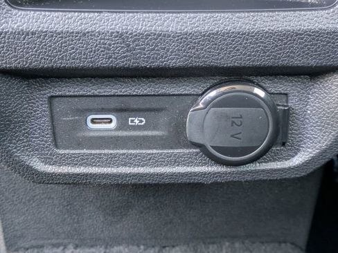 Used 2023 Volkswagen Tiguan SE FWD image 16