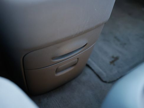 Used 2006 Kia Sedona LX image 38