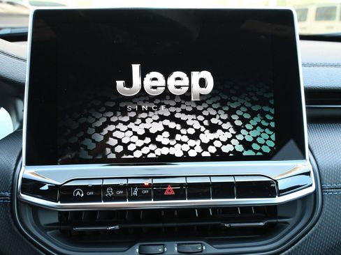 New 2026 Jeep Compass Latitude AWD/4WD image 11