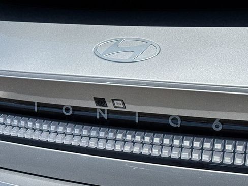 Used 2024 Hyundai Ioniq 6 SE RWD image 12