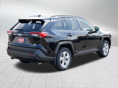 Used 2021 Toyota RAV4 LE w/ Carpet Mat Package (TMS) AWD/4WD image 7