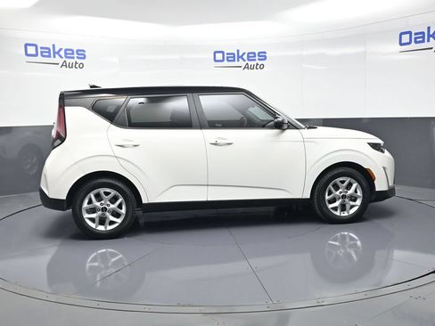 Certified 2024 Kia Soul S FWD image 8