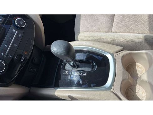 Used 2016 Nissan Rogue S AWD/4WD image 18