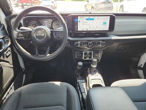 Used 2025 Jeep Gladiator Sport image 10