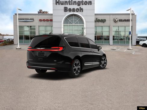 New 2026 Chrysler Pacifica Pinnacle image 7