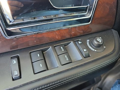 Used 2017 Lincoln Navigator Select image 18