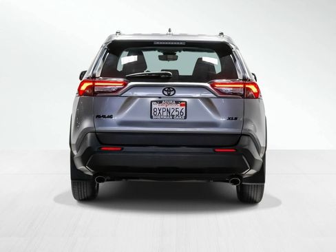 Used 2021 Toyota RAV4 XLE image 3