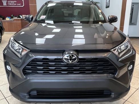 Used 2021 Toyota RAV4 XLE image 1