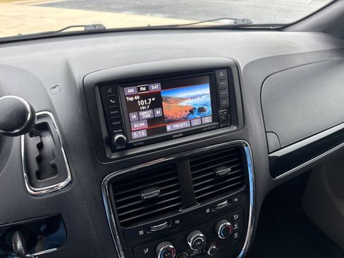 Used 2020 Dodge Grand Caravan SXT image 14