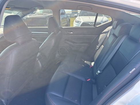 Used 2024 Nissan Altima 2.5 SR FWD image 9