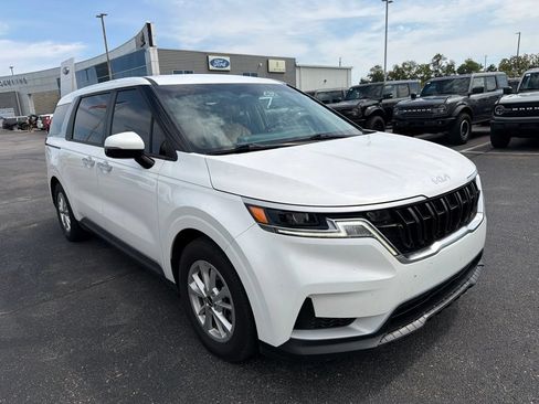 Used 2022 Kia Carnival LX FWD image 2