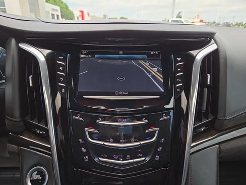 Used 2017 Cadillac Escalade Platinum AWD/4WD image 28