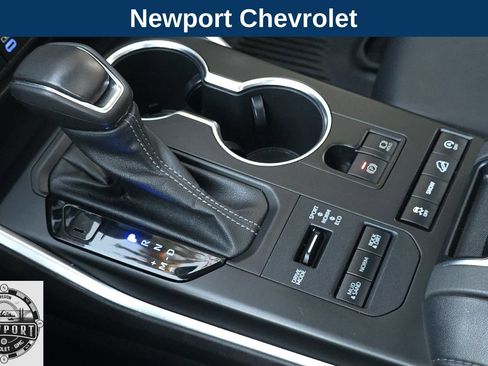 Used 2022 Toyota Highlander XLE image 24