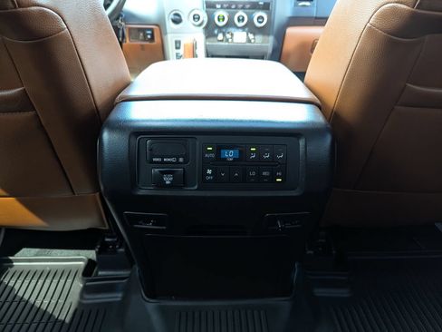 Used 2017 Toyota Sequoia Platinum AWD/4WD image 40