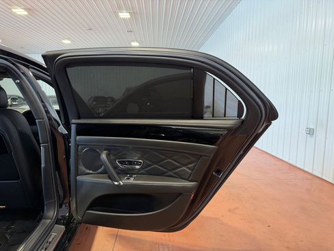 Used 2014 Bentley Flying Spur W12 image 28