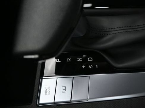 Used 2025 Hyundai Elantra SE FWD image 17