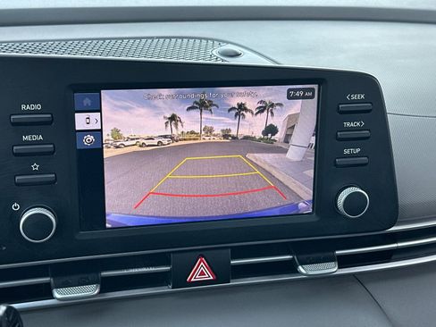 Used 2024 Hyundai Elantra SE FWD image 17