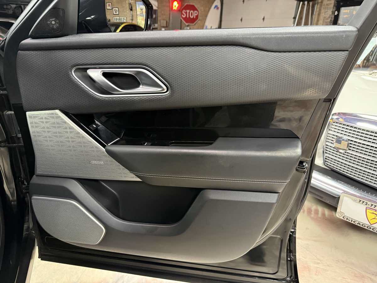Used 2020 Land Rover Range Rover Velar R-Dynamic S AWD/4WD image 32