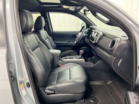 Used 2019 Toyota Tacoma TRD Off-Road image 22