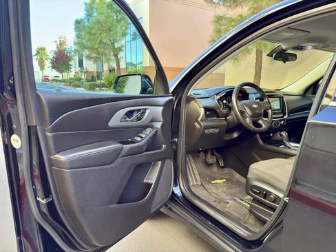 Used 2019 Chevrolet Traverse LT image 32