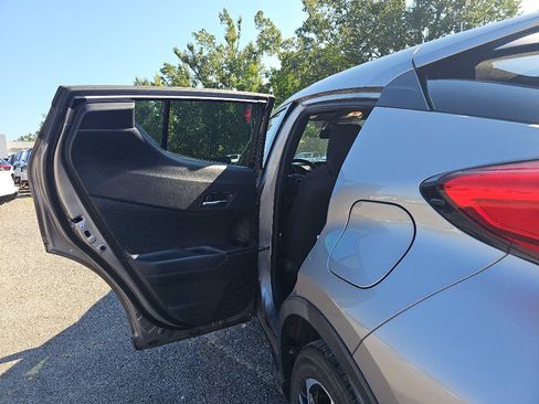 Used 2018 Toyota C-HR XLE FWD image 18