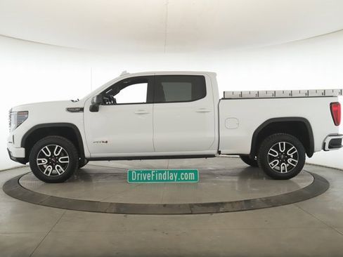 Used 2022 GMC Sierra 1500 AT4 w/ AT4 Premium Package image 9