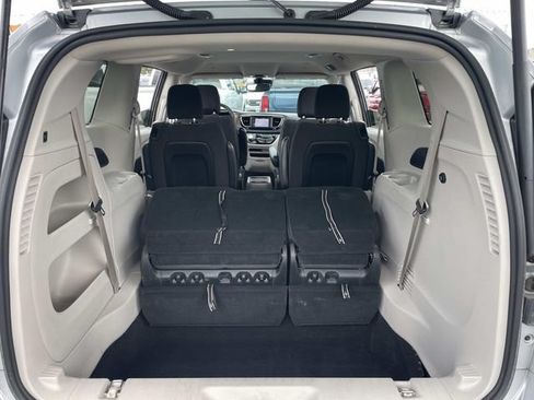Used 2023 Chrysler Voyager LX FWD image 6