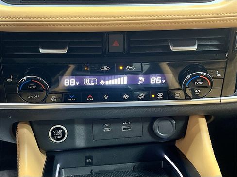 Used 2023 Nissan Rogue Platinum w/ Platinum Premium Package image 16