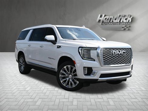 Used 2021 GMC Yukon XL Denali w/ Denali Premium Package AWD/4WD image 2