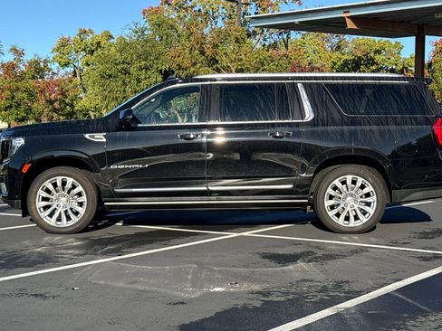 Used 2024 GMC Yukon XL Denali w/ Denali Reserve Package image 8