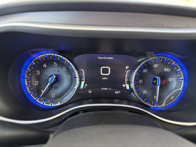 Used 2024 Chrysler Pacifica Touring-L FWD image 24