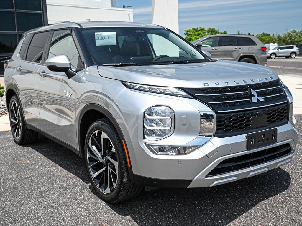 Used 2024 Mitsubishi Outlander SE AWD/4WD image 3