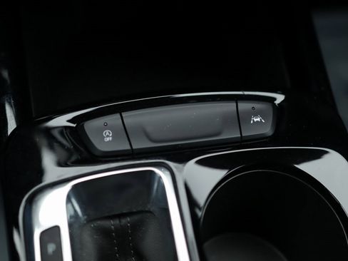 Used 2025 Chevrolet Trax LT w/ LT Convenience Package image 16