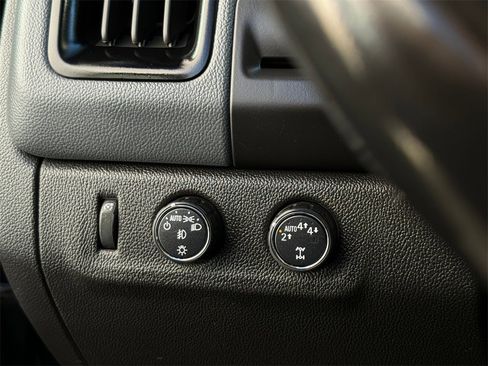 Used 2017 Chevrolet Colorado Z71 w/ Z71 Midnight Edition image 30