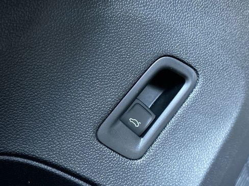 New 2025 Volkswagen Atlas Peak Edition SE image 35