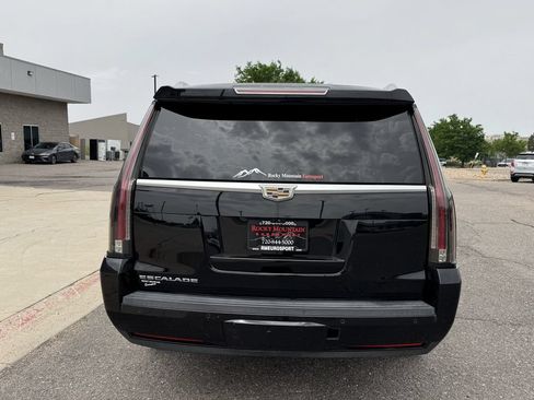 Used 2017 Cadillac Escalade ESV Premium Luxury AWD/4WD image 7