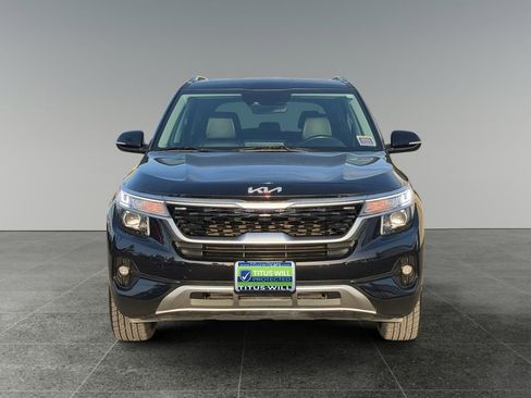 Used 2022 Kia Seltos EX AWD/4WD image 3