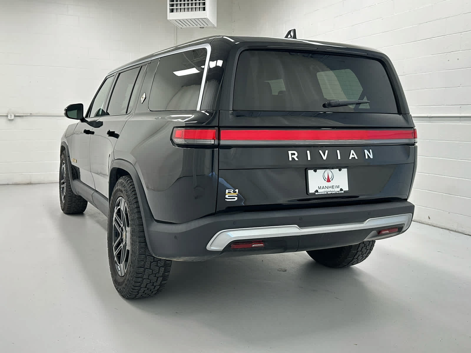 Used 2023 Rivian R1S Adventure Quad AWD/4WD image 8
