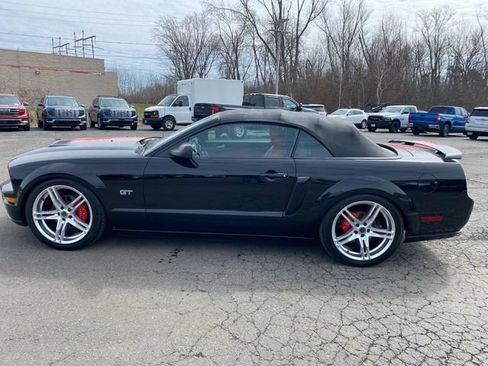 Used 2005 Ford Mustang GT RWD image 2