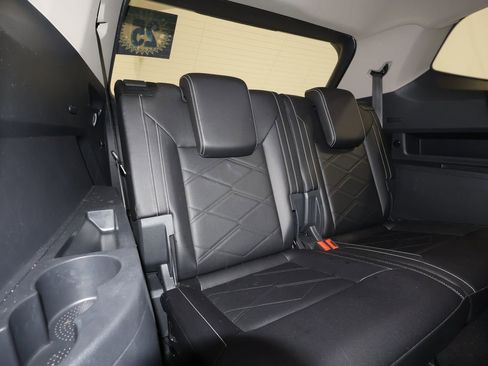 Used 2025 Volkswagen Atlas SE image 25