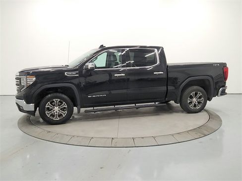 Used 2022 GMC Sierra 1500 SLT w/ SLT Convenience Package image 4