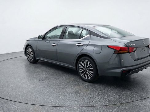 Used 2025 Nissan Altima 2.5 SV FWD image 6