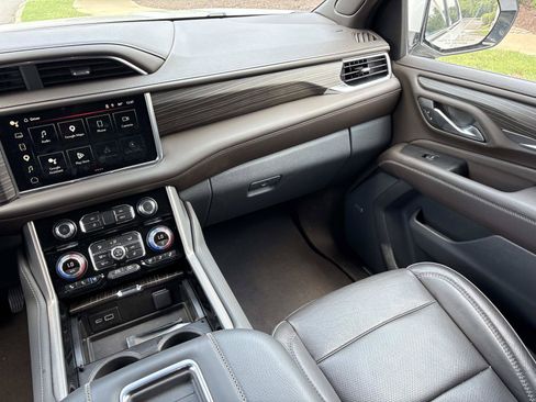 Used 2024 GMC Yukon Denali w/ Denali Reserve Package RWD image 29