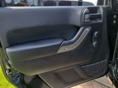 Used 2018 Jeep Wrangler Sport w/ Connectivity Group AWD/4WD image 9
