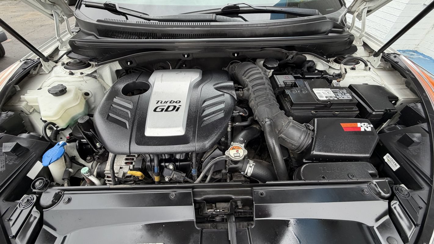 Used 2016 Hyundai Veloster Turbo FWD image 17