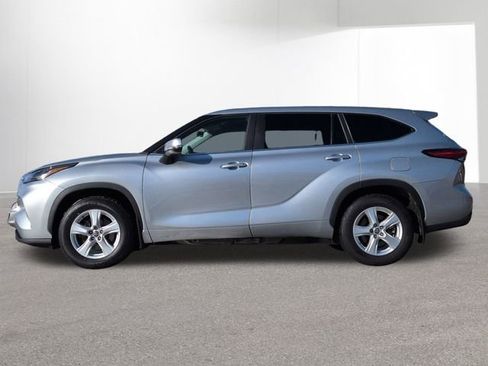 Certified 2023 Toyota Highlander LE image 10