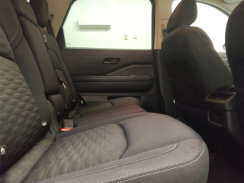 Used 2023 Nissan Pathfinder SV FWD image 19